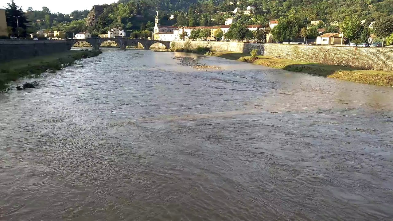 Crue gardon d'Alès septembre 2014, la décrue s'amorce et des dégâts sur la ville