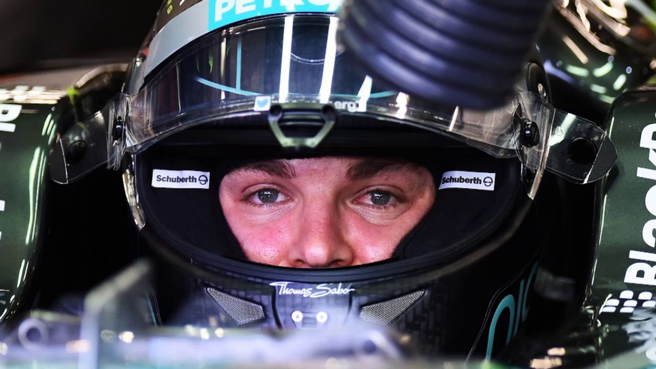 GP Singapore, Hamilton beffa Rosberg