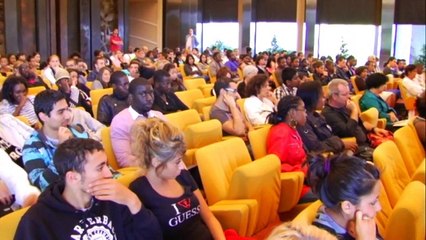 présentation plateau et emission Isabelle Yvos val hebdo web tv cg94