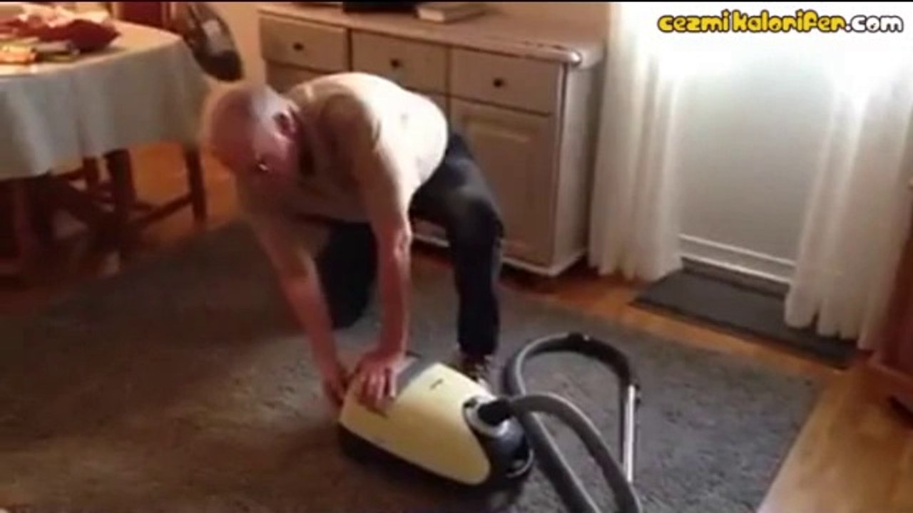 Elektrikli Süpürgeyi Çok Yanlış Anlayan Adam