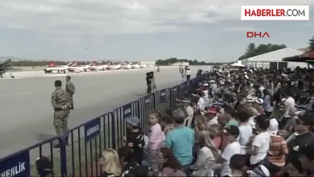 Türk Yıldızlarının Eskişehir'deki Gösterisi Nefes Kesti