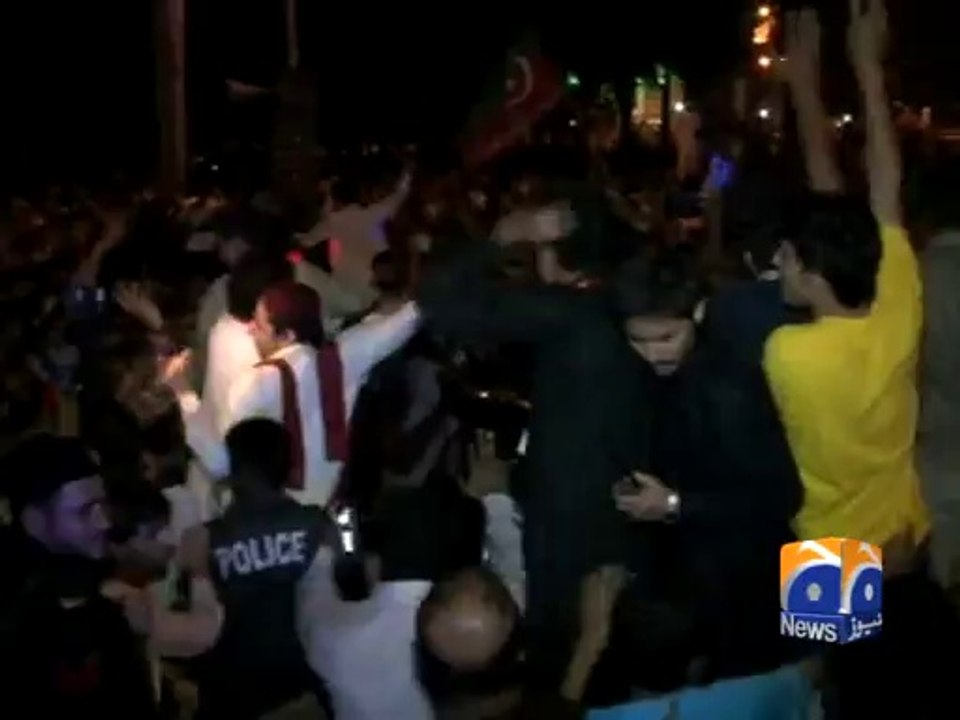 Imran and other PTI leaders leave the venue.-Geo Reports-21 Sep 2014