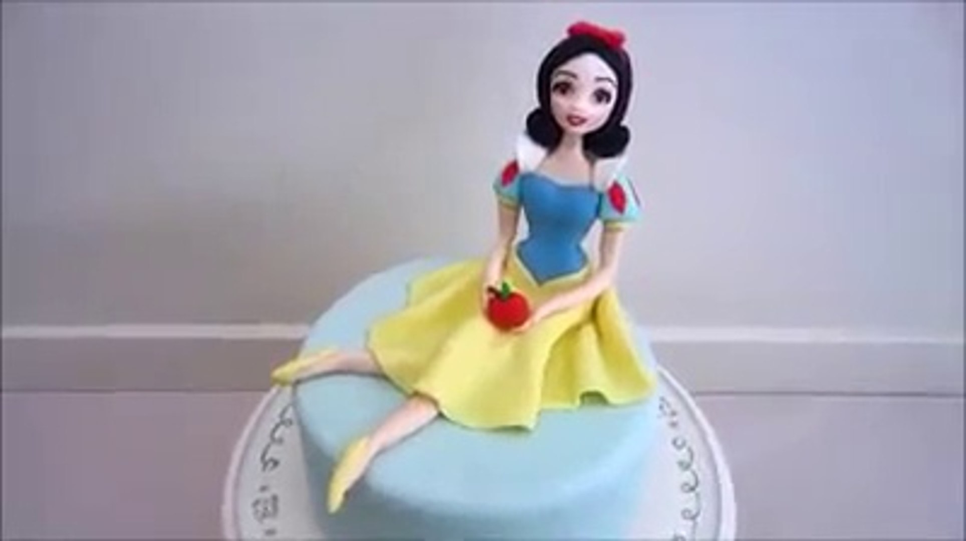 How to make Snow White princess with Play-Doh / step by step tutorial. 