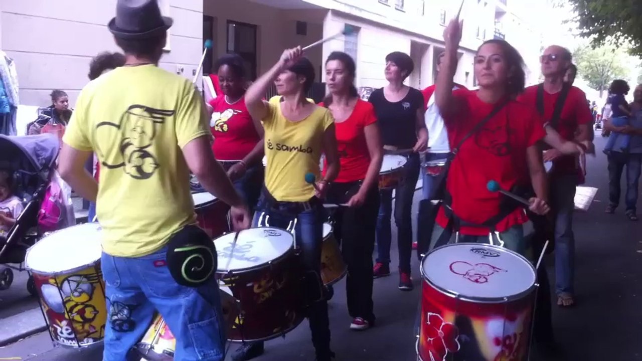 Percussions à la brocante de la Maison de quartier de la Plaine-Saint-Denis