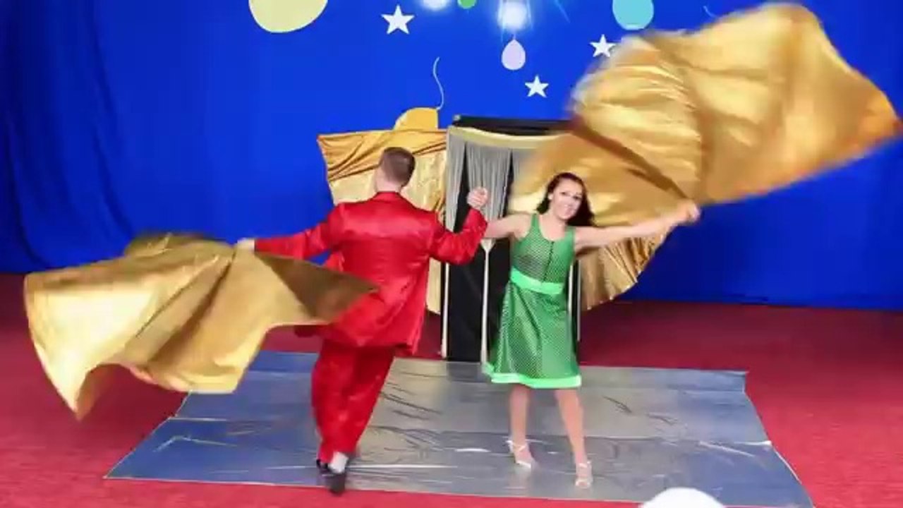 Magic Trick -  Woman changes her clothes very quickly illusion Trick