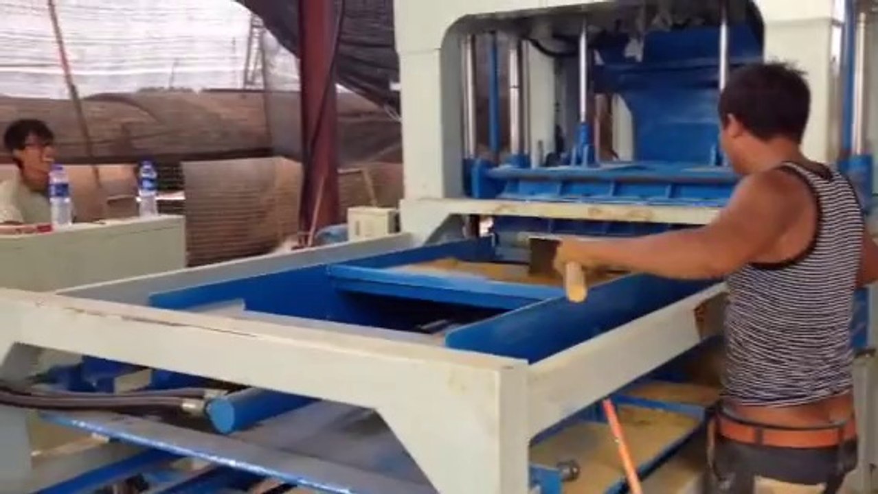 QT8-15 fully automatic block making machine for produce color paver with simple color feeder