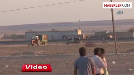 IŞİD Militanlarından Sınırda Bayrak Şovu