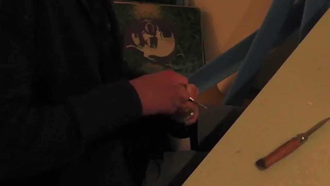 Comment ouvrir une bouteille de vin sans tire-bouchon ?