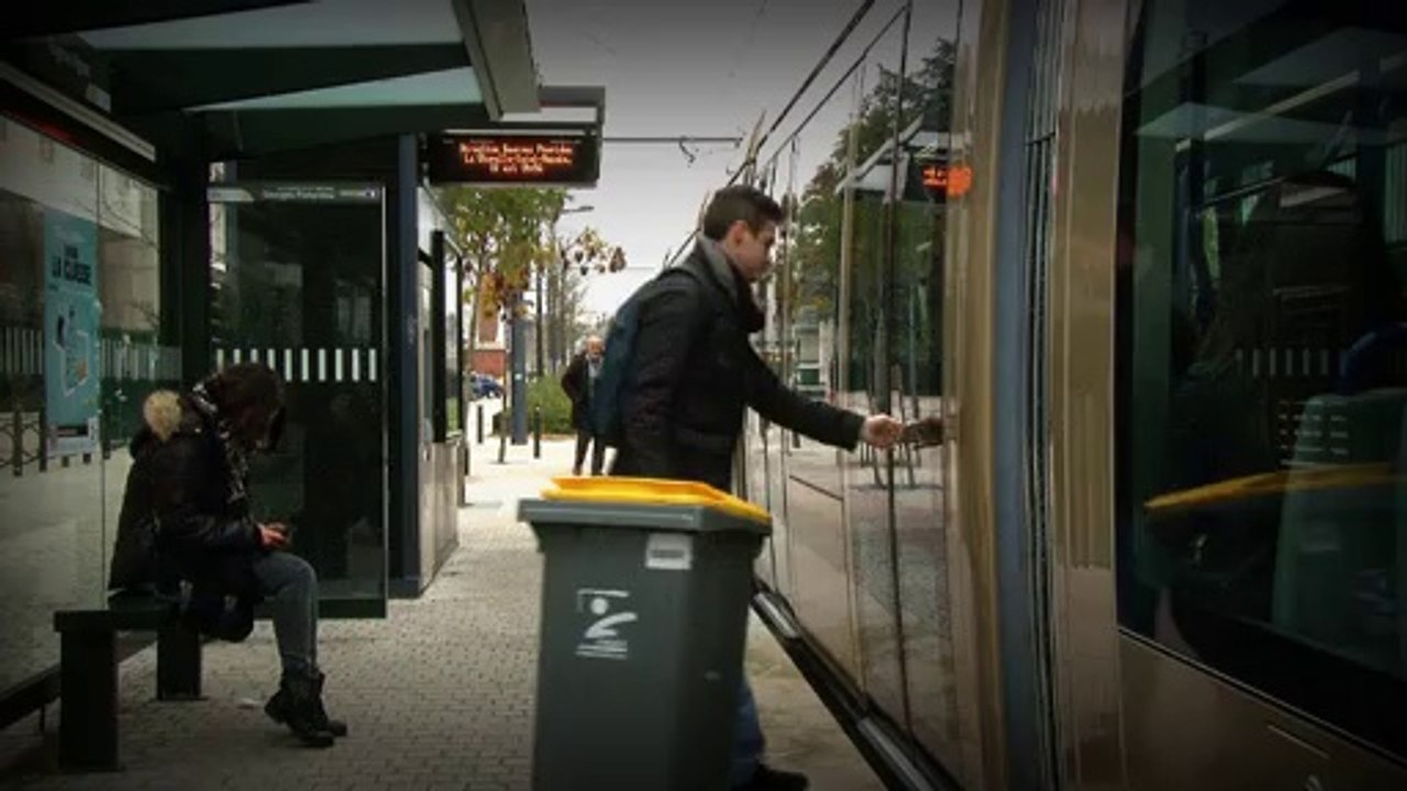 Campagne de sensibilisation au tri des déchets spéciale étudiants / dans le tram