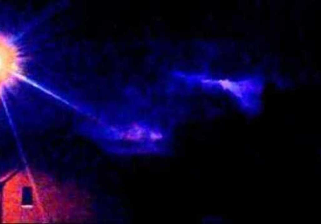 Silent Electrical Storm Creates Unique Natural Light Show