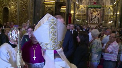 الأمير وليام يلعب البايبي فوت في مالطا