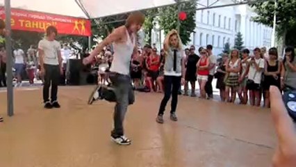 Step Foot dance at stage