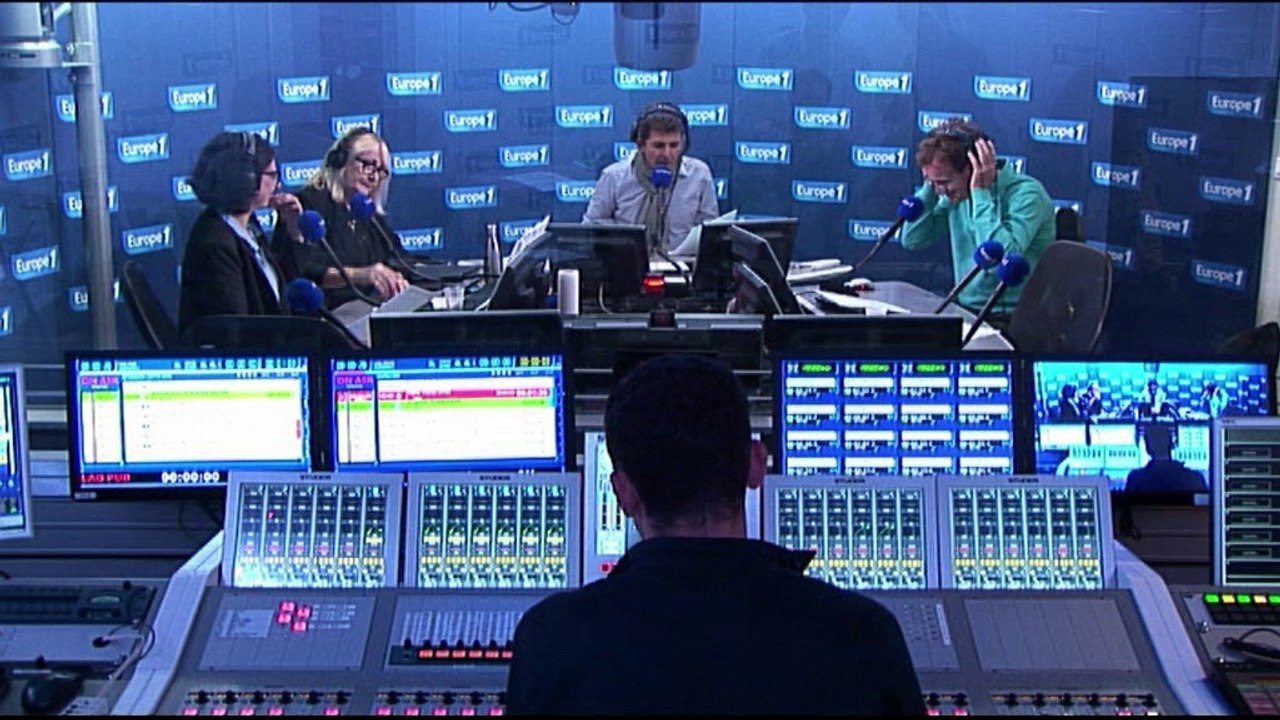 Retour de Sarkozy, mutisme de Hollande, la grève d'Air France, ... Voici le zapping matin !