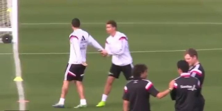 Cristiano Ronaldo force James Rodriguez à venir faire le toro avec lui