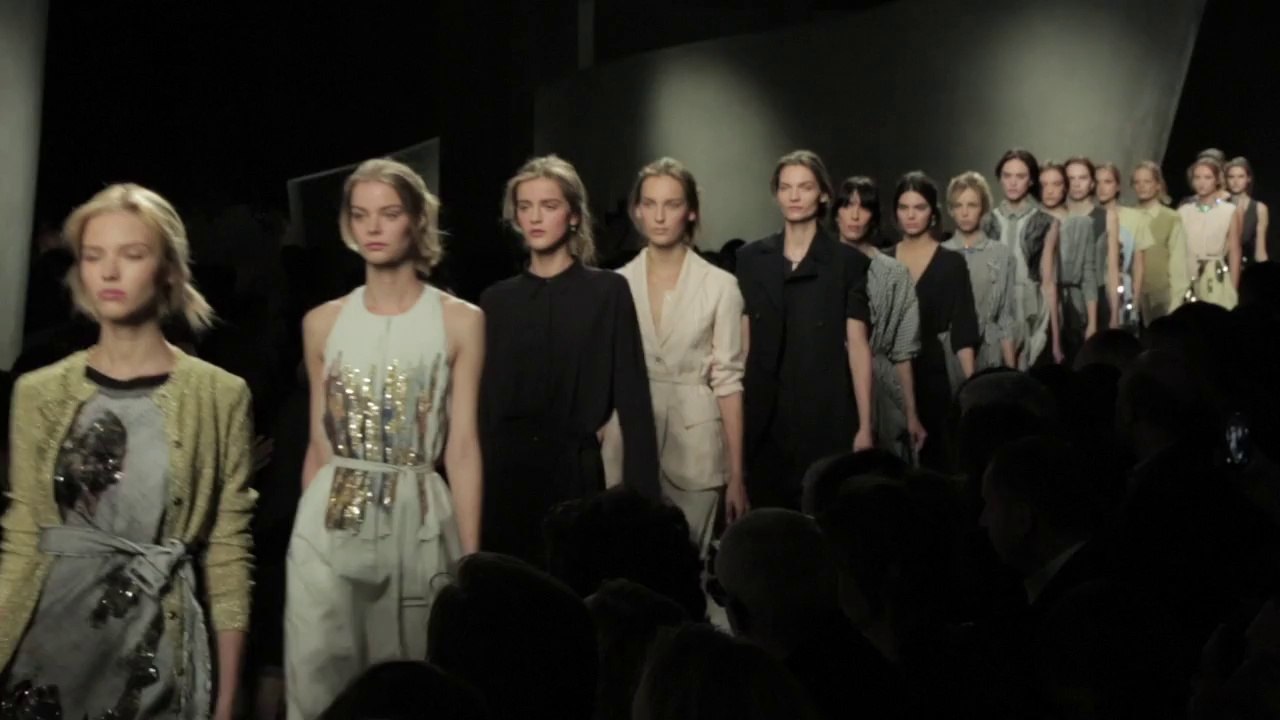 Une minute au défilé Bottega Veneta printemps-été 2015
