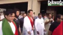 Excellent Reception for Imran Khan at Karachi Airport Yesterday - Must Watch