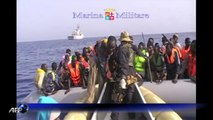 Italian Navy rescues 590 migrants bound for Europe