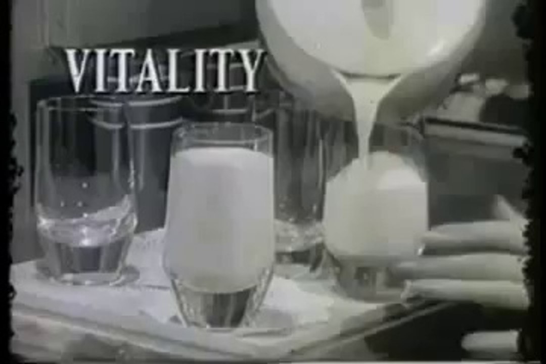 VINTAGE 1962 MILK COMMERCIAL WITH TWO TWA STEWARDESSES