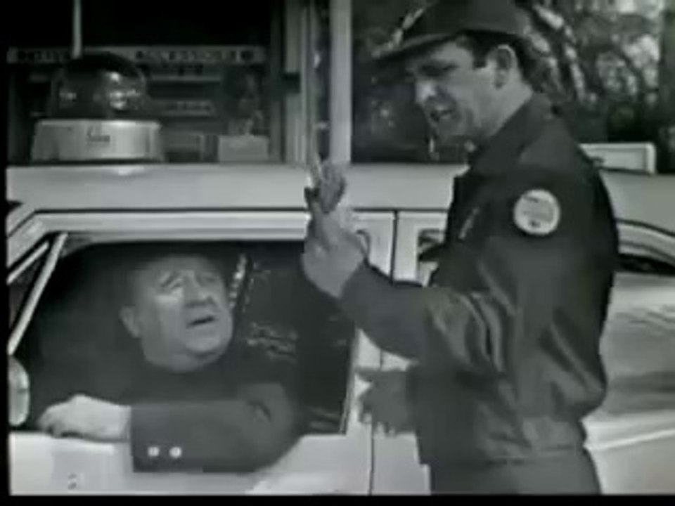 VINTAGE 1960s DON ADAMS TEXACO AD ~ HELPING THE CRIMINAL GET AWAY, BY SERVICING THE SHERIFF'S CAR