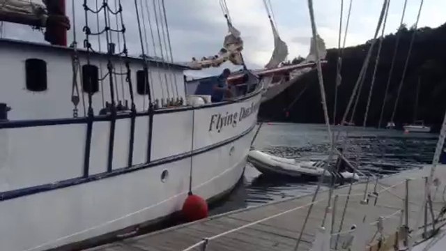 Andree Anne Rachel 2014:Video du départ du quai du Flying Dutchman, Goliath poussé par David le dinghy...