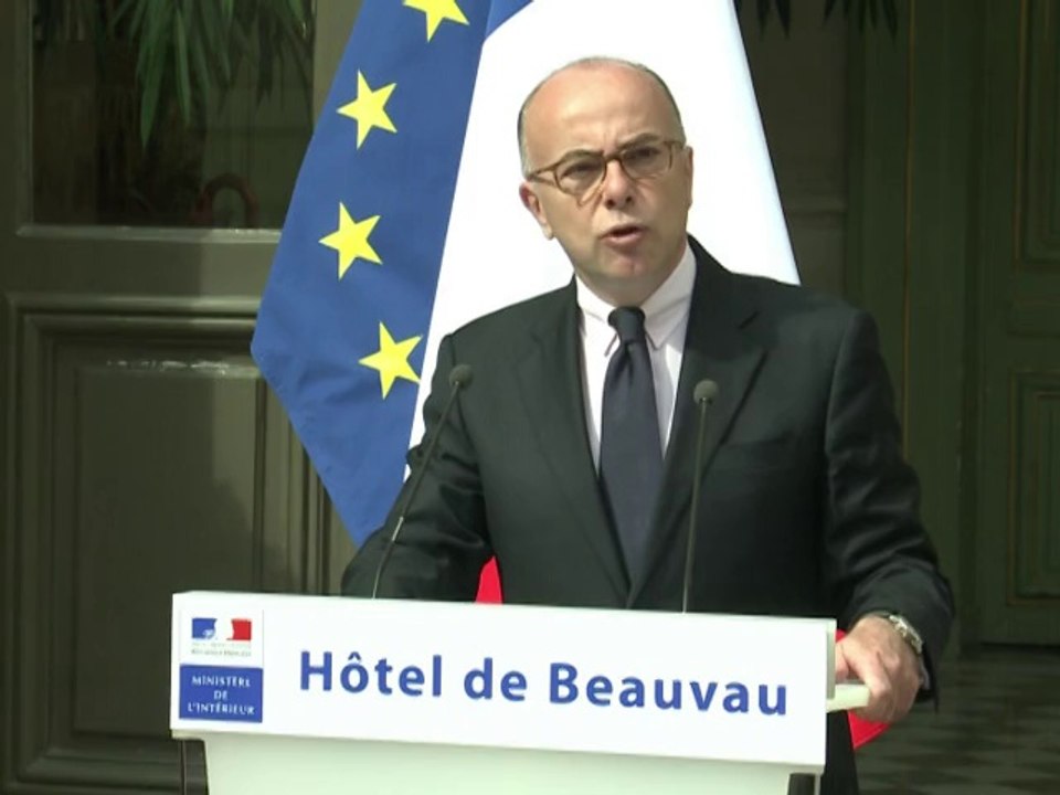 Face à l'EI, la France "n'a pas peur" mais appelle à la prudence