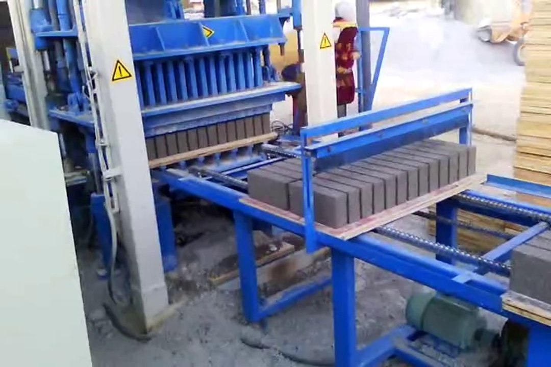 fly ash brick making machine in india price for QT4-15 automatic brick machine at Malaysia