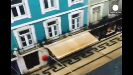 Yağışlar Lizbon'da hayatı felce uğrattı