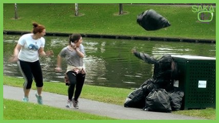 Çöp Torbasından Çıkan Adam