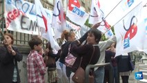 Parents d'élèves et enseignants de l'école de Sigean ont manifesté ce mardi matin devant les grilles de l'Inspection d'Académie de l'Aude pour réclamer l'ouverture d'une classe.