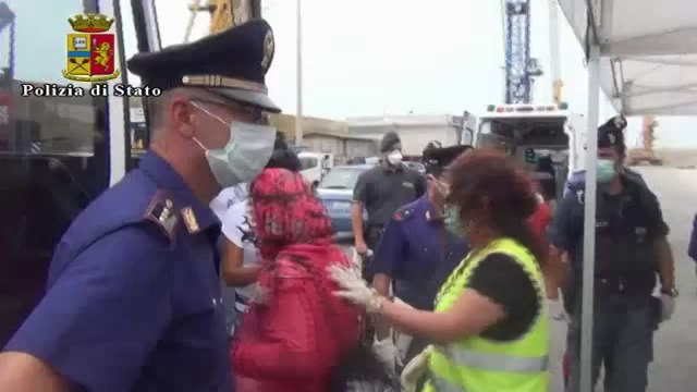 Mare Nostrum - La Polizia impegnata nel salvataggio dei migranti (22.09.14)