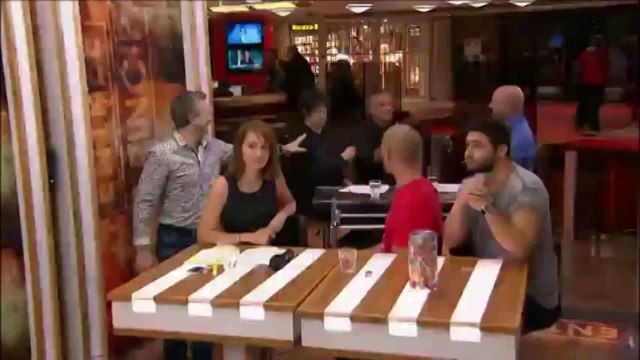 Un cours de langue des signes pour Yves Pelletier