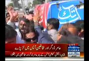 Clash Between Aamir Dogar(PPP) & Other Outside Election Commission Office In Multan