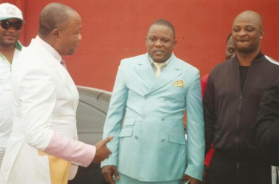 Roger Ngandu et Mosaka : Koffi Olomide Vieux Ebola tu n'es pas Congolais, ton grand frère est un vendeur de CDs pirates au Chateau Rouge et Tshibo Apula = Tshi-Ebola
