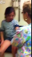 Aşı olurken şekilden şekle giren kız