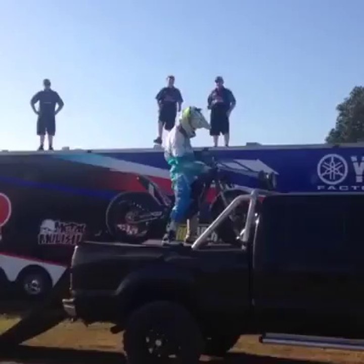 Ranger sa moto avec classe !