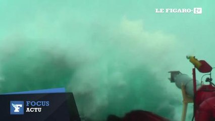 Une immense vague percute un navire dans la mer du Nord