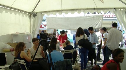 Stand des jeunes socialistes contre l'austérité