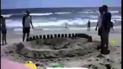 Il disparait dans le sable, effet d'optique, fake ?