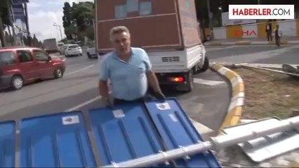 Fırtına, Halkalı Meydanı'nda Ağacı Kökünden Söktü