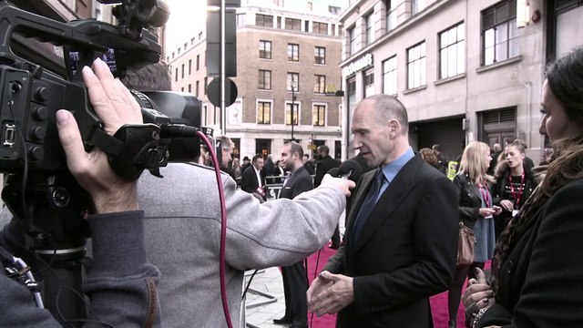 A Walk Among the Tombstones - MiniBite - Liam Neeson On Ralph Fiennes