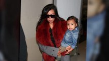 Kim Kardashian ignore le scandale des photos nues et s'envole pour Chicago