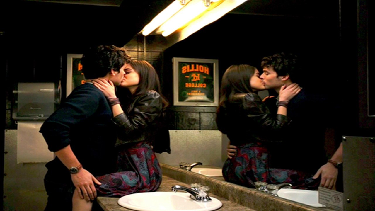 Pretty Little Liars Superlatives: Best Kiss