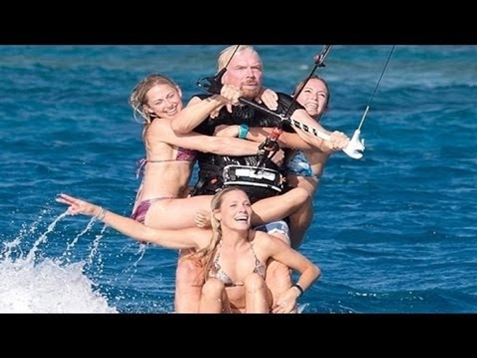 Weltrekord mit 3 Damen (Sir Richard Branson auf dem Kiteboard)