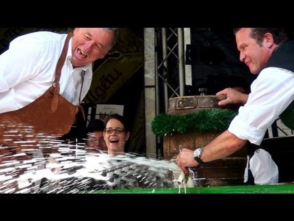 Lustige Videos: Bieranstich vs Bürgermeister - O´gspritzt iss... in Sonthofen beim Stadtfest