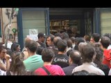 Napoli - Guida a Port’Alba svende tutto, assalto alla libreria -1- (25.09.14)