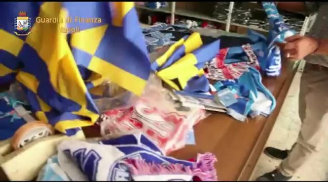 Arzano (NA) - False maglie di squadre di calcio, sigilli a opificio (26.09.14)