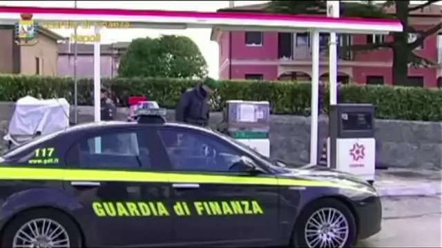 Marcianise (CE) - Confiscati 7 impianti di carburanti (25.09.14)