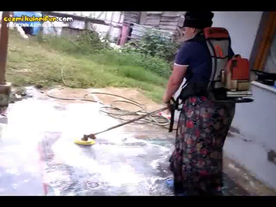 Çim Biçme Makinesini Modifiye Ederek Halı Yıkama Makinesi Yapmak