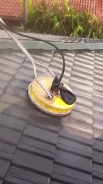 Roof Pressure Cleaning in Gold Coast