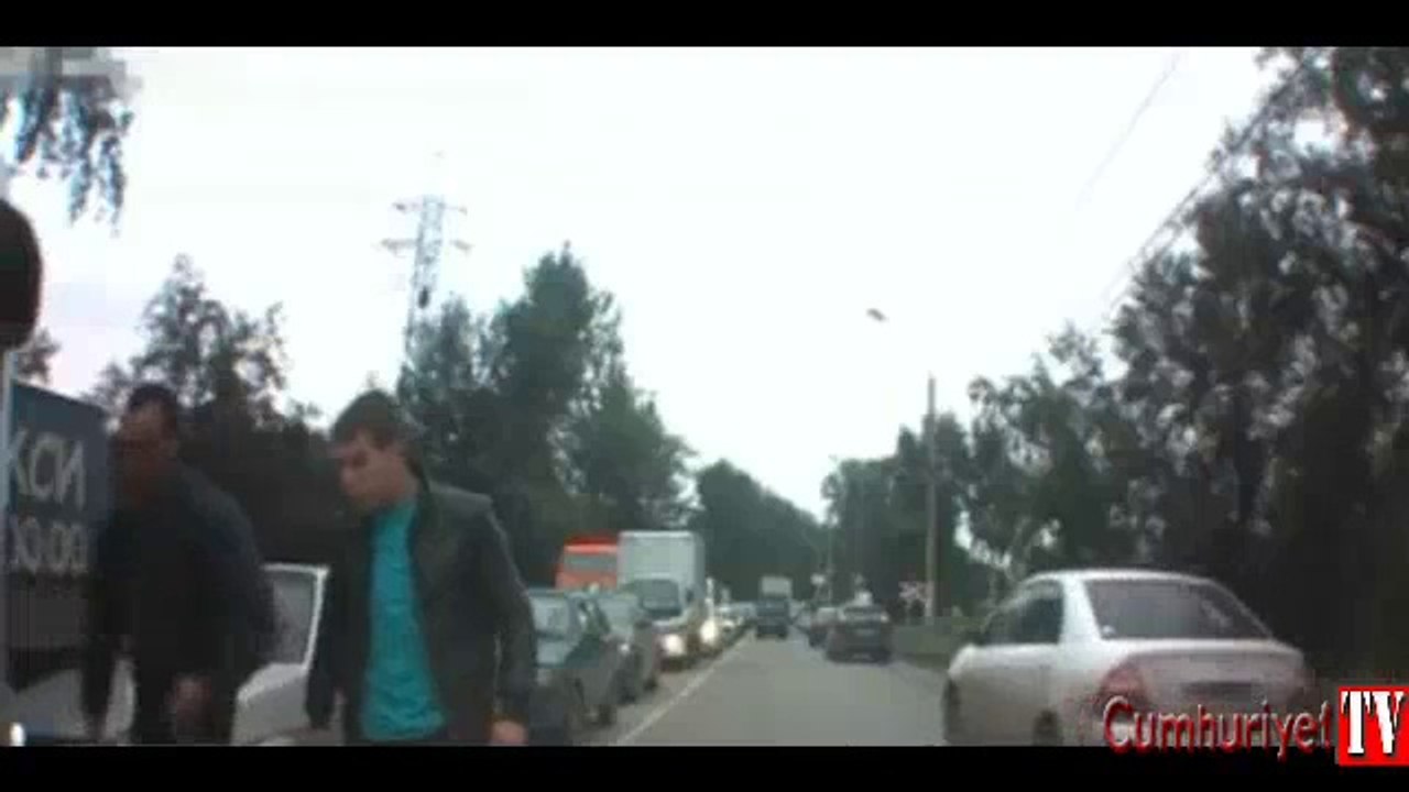 Trafiğin ortasında meydan dayağı